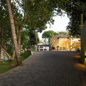 Hotel Waters Spring Kandy